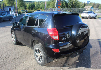 Подержанный автомобиль Toyota RAV4 2007 года (4 фото)