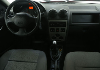 Подержанный автомобиль Renault Logan Sedan 2007 года (12 фото)
