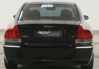 Подержанный автомобиль Volvo S60 2005 года (3 фото)