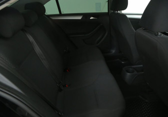 Подержанный автомобиль Volkswagen Jetta Sedan 2013 года (11 фото)