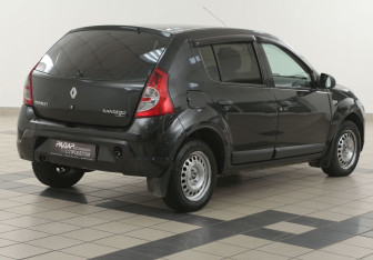 Подержанный автомобиль Renault Sandero 2013 года (4 фото)