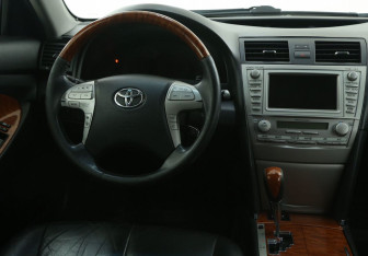 Подержанный автомобиль Toyota Camry Sedan 2009 года (14 фото)