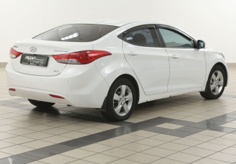 Подержанный автомобиль Hyundai Elantra Sedan 2011 года (4 фото)
