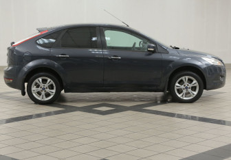 Подержанный автомобиль Ford Focus Hatchback 2008 года (5 фото)