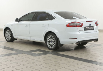 Подержанный автомобиль Ford Mondeo Sedan 2013 года (2 фото)