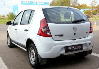 Подержанный автомобиль Dacia Sandero 2009 года (3 фото)