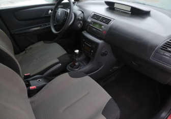 Подержанный автомобиль Citroen C4 Hatchback 2010 года (9 фото)