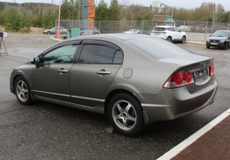Подержанный автомобиль Honda Civic Sedan 2008 года (5 фото)