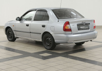 Подержанный автомобиль Hyundai Accent Sedan 2004 года (2 фото)