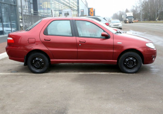 Подержанный автомобиль Fiat Albea 2010 года (7 фото)