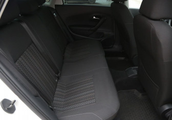 Подержанный автомобиль Volkswagen Polo Sedan 2017 года (11 фото)