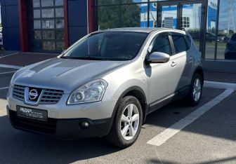 Подержанный автомобиль Nissan Qashqai 2008 года (9 фото)