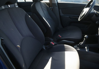 Подержанный автомобиль Kia Rio Sedan 2010 года (10 фото)