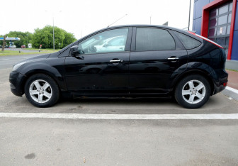 Подержанный автомобиль Ford Focus Hatchback 2009 года (8 фото)