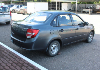 Подержанный автомобиль LADA (ВАЗ) Granta Sedan 2015 года (7 фото)