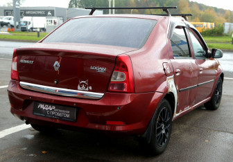 Подержанный автомобиль Renault Logan Sedan 2010 года (6 фото)