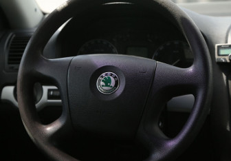 Подержанный автомобиль Skoda Octavia Liftback 2008 года (17 фото)