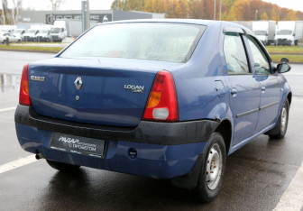 Подержанный автомобиль Renault Logan Sedan 2005 года (6 фото)
