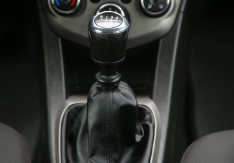 Подержанный автомобиль Chevrolet Aveo Sedan 2013 года (13 фото)
