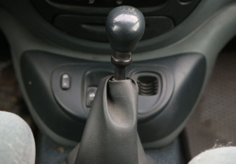 Подержанный автомобиль Renault Scenic 1999 года (15 фото)