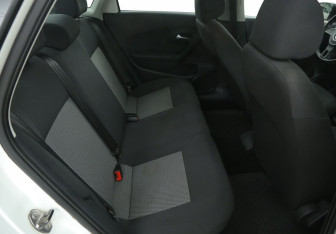 Подержанный автомобиль Volkswagen Polo Sedan 2013 года (11 фото)