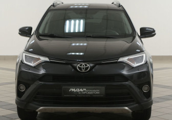 Подержанный автомобиль Toyota RAV4 2016 года (6 фото)