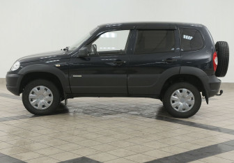 Подержанный автомобиль Chevrolet Niva 2015 года (7 фото)