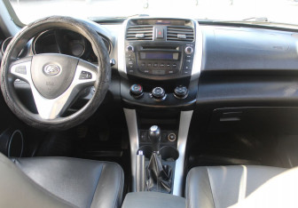 Подержанный автомобиль Lifan X60 2014 года (13 фото)