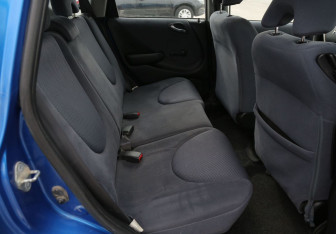 Подержанный автомобиль Honda Jazz 2008 года (11 фото)