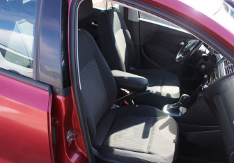 Подержанный автомобиль Volkswagen Polo Sedan 2012 года (11 фото)