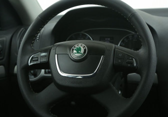 Подержанный автомобиль Skoda Octavia Liftback 2013 года (16 фото)