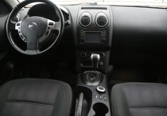 Подержанный автомобиль Nissan Qashqai 2012 года (12 фото)