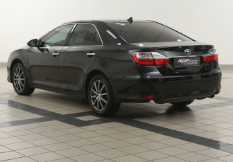 Подержанный автомобиль Toyota Camry Sedan 2017 года (2 фото)