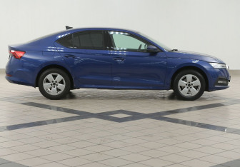 Подержанный автомобиль Skoda Octavia Liftback 2021 года (5 фото)