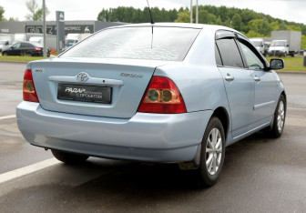 Подержанный автомобиль Toyota Corolla Sedan 2006 года (6 фото)