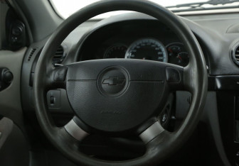 Подержанный автомобиль Chevrolet Lacetti Wagon 2007 года (16 фото)