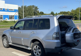 Подержанный автомобиль Mitsubishi Pajero 2008 года (7 фото)