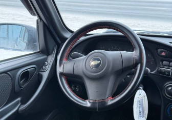 Подержанный автомобиль Chevrolet Niva 2012 года (14 фото)