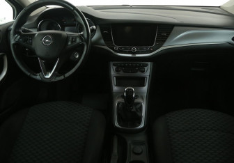 Подержанный автомобиль Opel Astra Wagon 2018 года (12 фото)