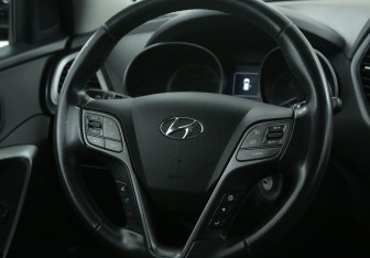 Подержанный автомобиль Hyundai Santa Fe 2016 года (19 фото)
