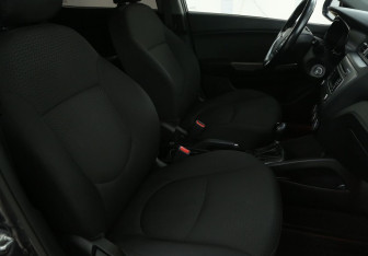 Подержанный автомобиль Kia Rio Sedan 2016 года (10 фото)