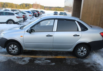 Подержанный автомобиль LADA (ВАЗ) Granta Sedan 2012 года (4 фото)