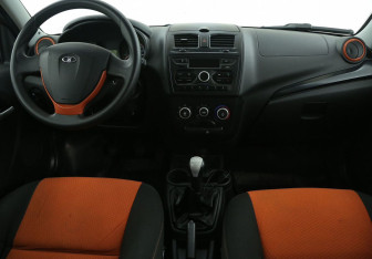 Подержанный автомобиль LADA (ВАЗ) Kalina Wagon 2015 года (12 фото)