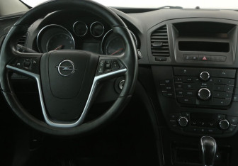 Подержанный автомобиль Opel Insignia Sedan 2009 года (14 фото)