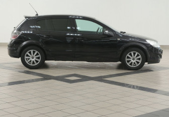 Подержанный автомобиль Opel Astra Hatchback 2008 года (5 фото)