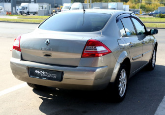 Подержанный автомобиль Renault Megane Sedan 2008 года (6 фото)