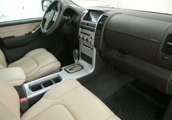 Подержанный автомобиль Nissan Pathfinder 2008 года (9 фото)