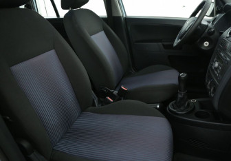 Подержанный автомобиль Ford Fusion 2006 года (10 фото)