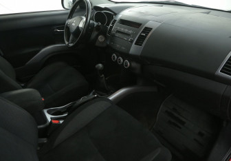 Подержанный автомобиль Mitsubishi Outlander 2007 года (9 фото)