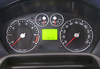 Подержанный автомобиль Ford Fusion 2008 года (10 фото)
